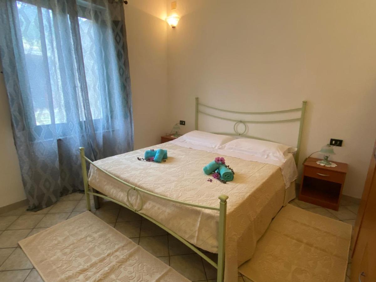 Il Bacio Del Sole Apartment แตร์เตนิอา ภายนอก รูปภาพ